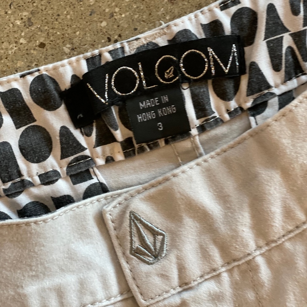 Volcom Womens Classic Chino Style Light Grey Shorts Sz. 3